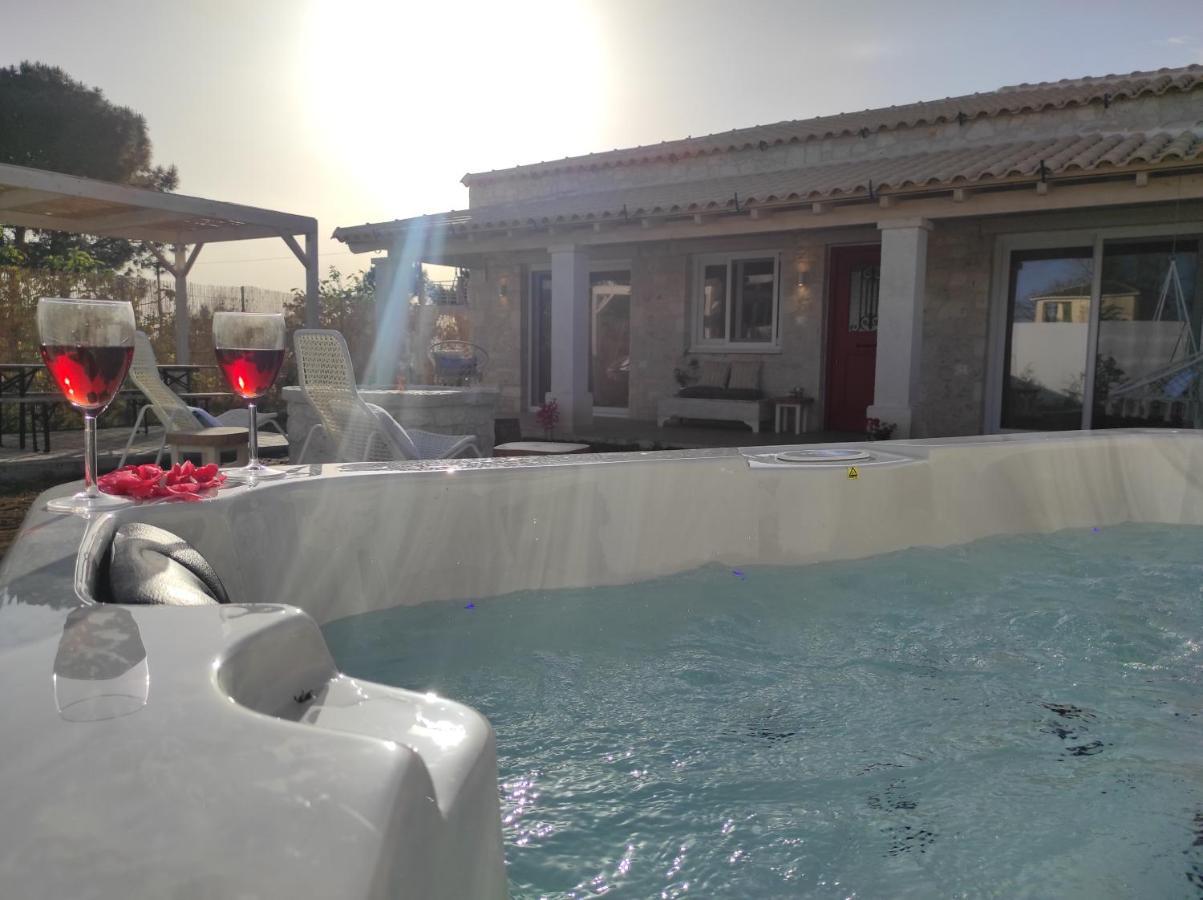 Villa Estia - Private Jacuzzi Next To The Beach Agios Georgios  Esterno foto